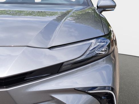 Used 2025 Toyota Camry XSE FWD image 30