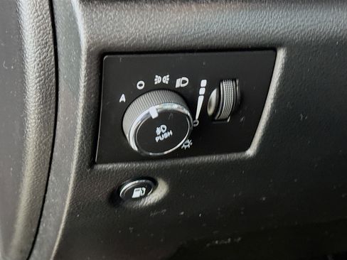 Used 2020 Jeep Grand Cherokee Limited image 14