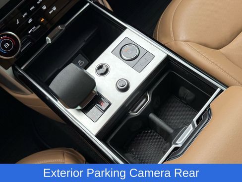 Used 2023 Land Rover Range Rover Long Wheelbase SE image 34