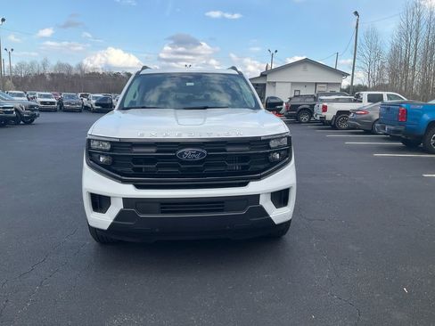 New 2026 Ford Expedition Active image 2
