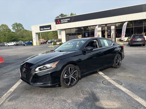 Used 2024 Nissan Altima 2.5 SR FWD image 7