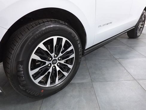 Certified 2025 Ford Expedition Platinum image 31