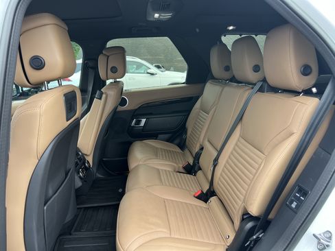 Certified 2023 Land Rover Discovery Metropolitan Edition AWD/4WD image 31