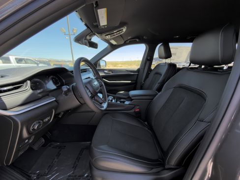 New 2026 Jeep Grand Cherokee L 4WD image 11