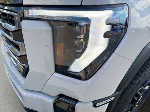 New 2026 GMC Sierra 2500 AT4 w/ AT4 Premium Plus Package image 9