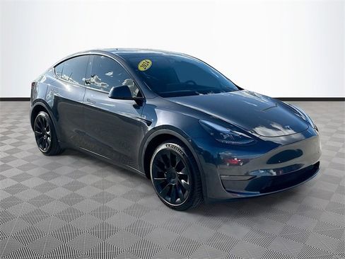 Used 2024 Tesla Model Y Long Range image 3