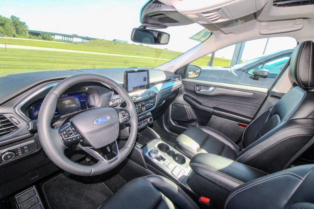 Used 2022 Ford Escape Titanium w/ Class II Trailer Tow Package AWD/4WD image 16