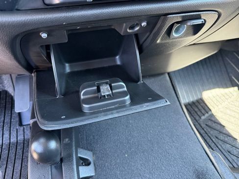 Used 2019 Chevrolet Silverado 1500 Custom w/ Custom Convenience Package AWD/4WD image 20
