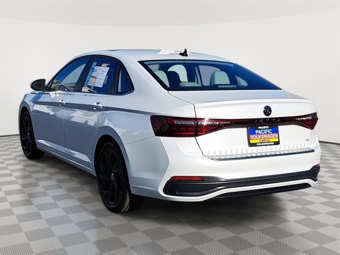 Certified 2025 Volkswagen Jetta SE w/ Sunroof Package image 7