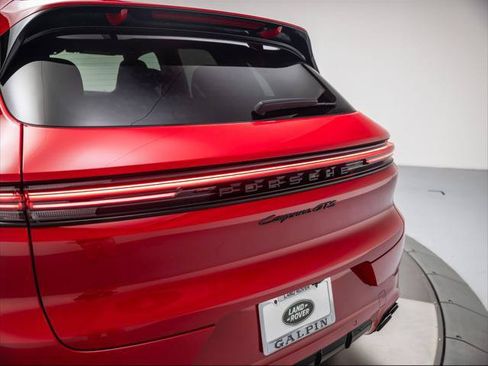 Used 2025 Porsche Cayenne GTS AWD/4WD image 37