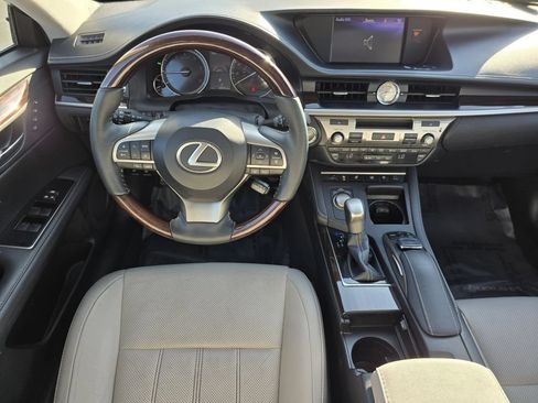 Used 2017 Lexus ES 350 w/ Luxury Package FWD image 31