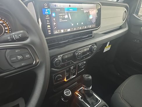 New 2026 Jeep Gladiator Sport AWD/4WD image 16
