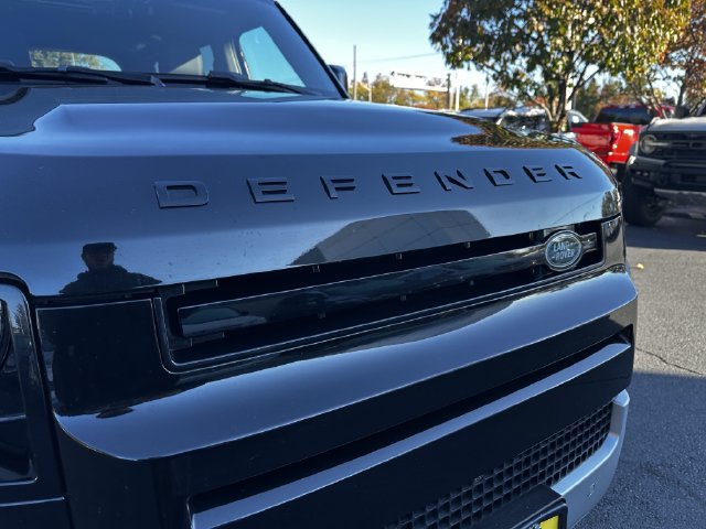 Used 2025 Land Rover Defender 110 S AWD/4WD image 10