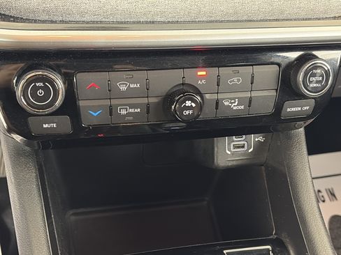 Used 2022 Jeep Compass Latitude w/ Mopar Graphics Package AWD/4WD image 21