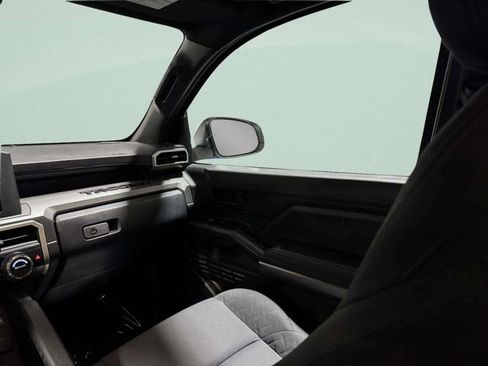 Used 2024 Toyota Tacoma 4x4 Double Cab image 12