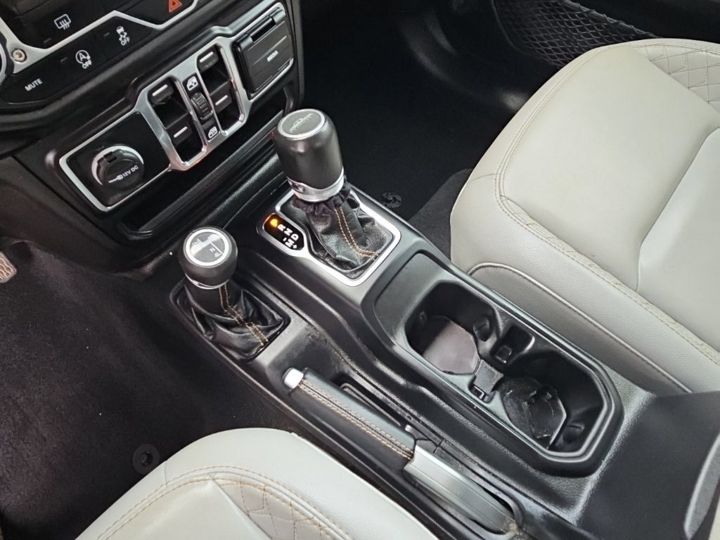 Used 2021 Jeep Gladiator Overland AWD/4WD image 19