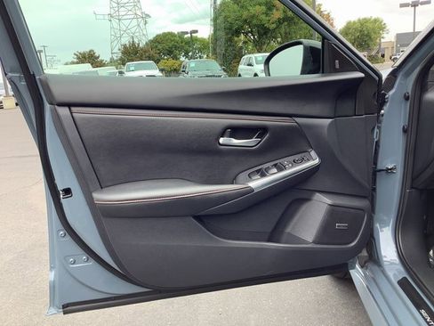 Used 2025 Nissan Sentra SR w/ SR Premium Package image 9