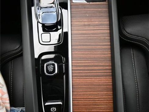 Used 2023 Volvo XC60 B5 Ultimate w/ Climate Package image 10