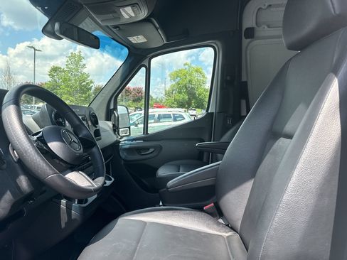 Used 2025 Mercedes-Benz Sprinter 2500 image 18