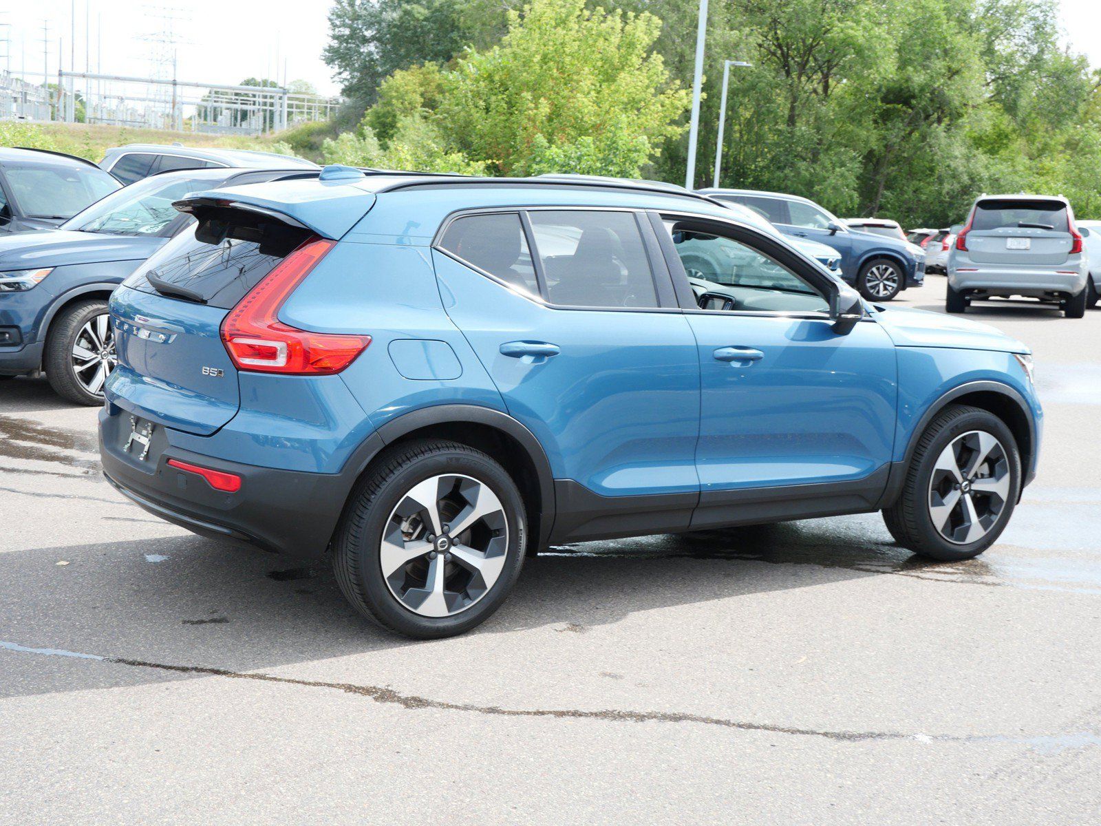 Used 2024 Volvo XC40 B5 Core w/ Protection Package Premier AWD/4WD image 7