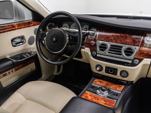 Used 2010 Rolls-Royce Ghost RWD image 26