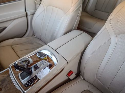 Used 2018 BMW 740i image 34