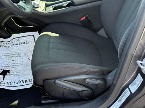 Used 2016 Chrysler 200 Limited FWD image 17