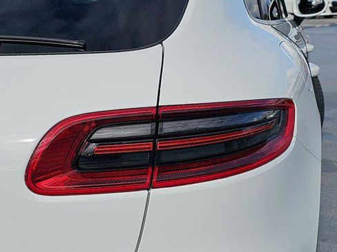 Used 2017 Porsche Macan image 34