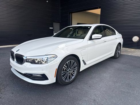 Used 2018 BMW 530e RWD image 1