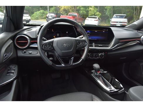 Used 2025 Chevrolet Trax RS w/ Driver Confidence Package image 12