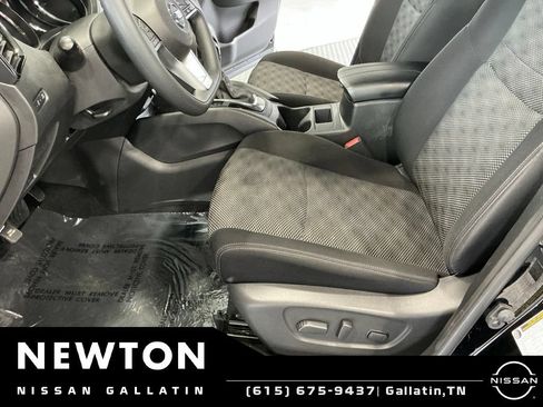 Used 2020 Nissan Rogue Sport SV FWD image 10