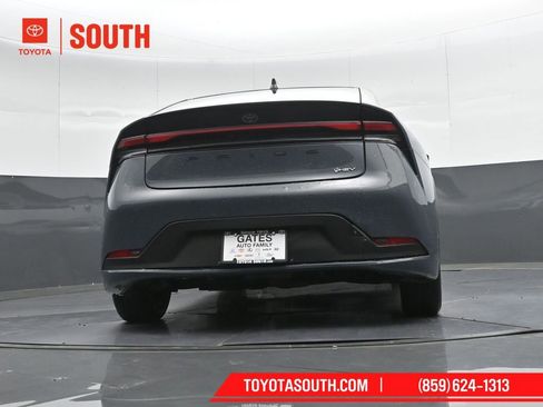 Used 2025 Toyota Prius LE FWD image 37