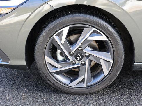 Used 2025 Hyundai Elantra SEL image 10