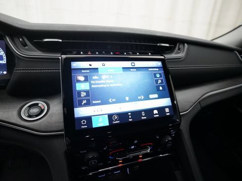 Used 2023 Jeep Grand Cherokee Limited w/ Black Appearance Package image 6