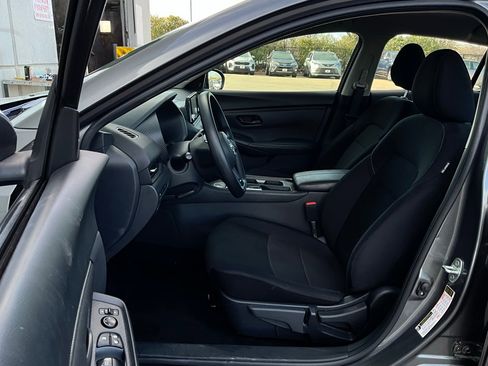 Used 2025 Nissan Sentra S image 10