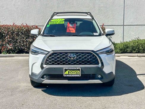 Used 2022 Toyota Corolla Cross XLE w/ Convenience Package image 2