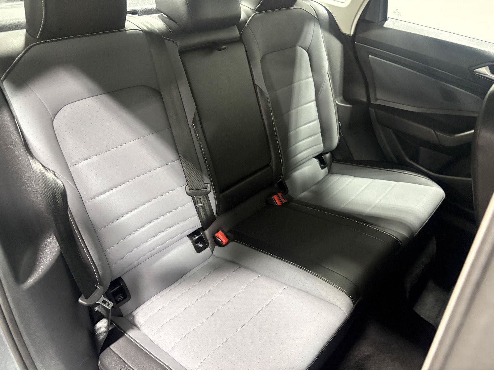 Used 2025 Volkswagen Jetta SE FWD image 27