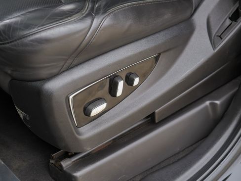 Used 2017 Cadillac Escalade ESV Luxury image 33