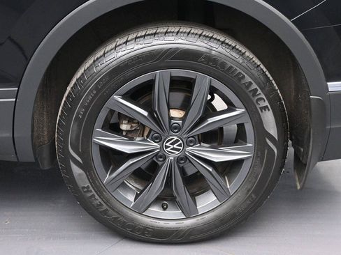 Used 2022 Volkswagen Tiguan SE AWD/4WD image 12