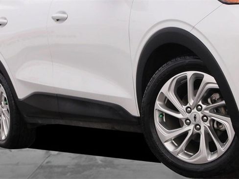 Used 2023 Chevrolet Bolt EUV LT w/ Comfort Package image 3