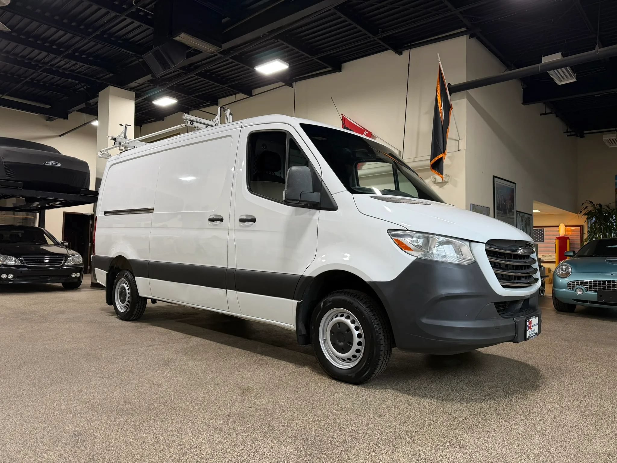 Used 2019 Freightliner Sprinter 144 RWD image 3