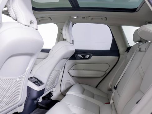 Used 2025 Volvo XC60 B5 Ultra w/ Protection Package Premier image 9