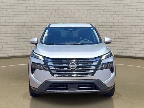 Used 2024 Nissan Rogue SV AWD/4WD image 2