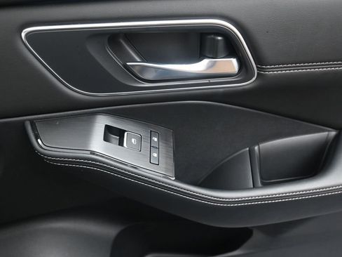 Used 2024 Nissan Rogue Platinum w/ Platinum Premium Package image 17