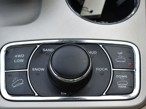 Used 2014 Jeep Grand Cherokee Overland w/ Advanced Technology Group image 23