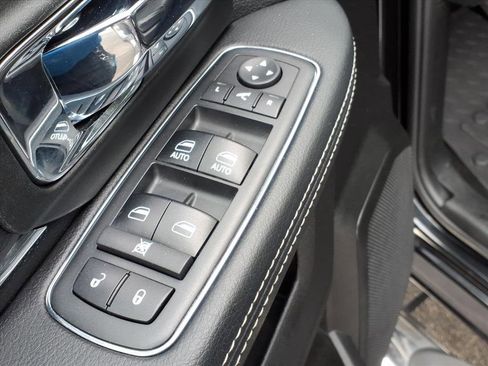 Used 2018 RAM 1500 Laramie w/ Convenience Group image 9