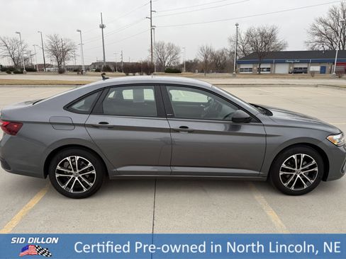 Used 2024 Volkswagen Jetta Sport image 3