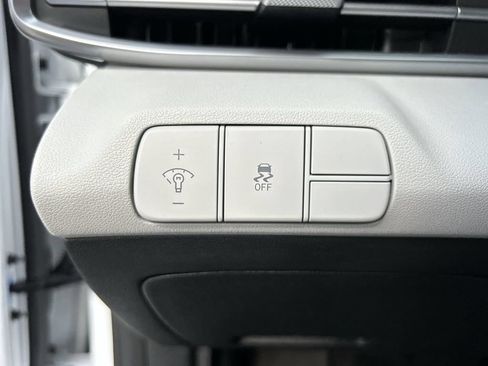 New 2026 Hyundai Elantra Limited FWD image 23