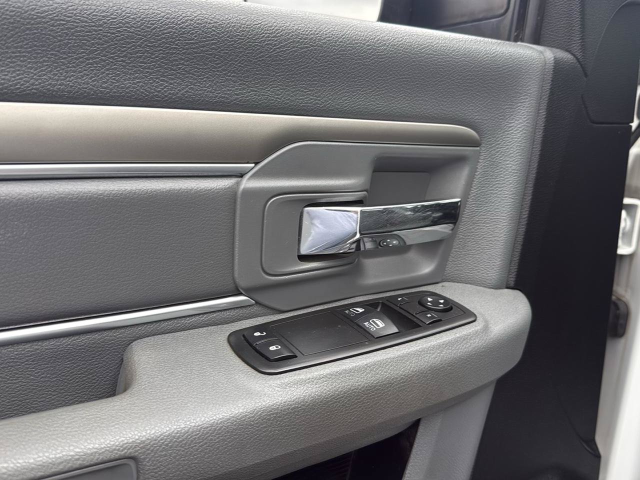 Used 2014 RAM 3500 Tradesman w/ Chrome Appearance Group AWD/4WD image 12