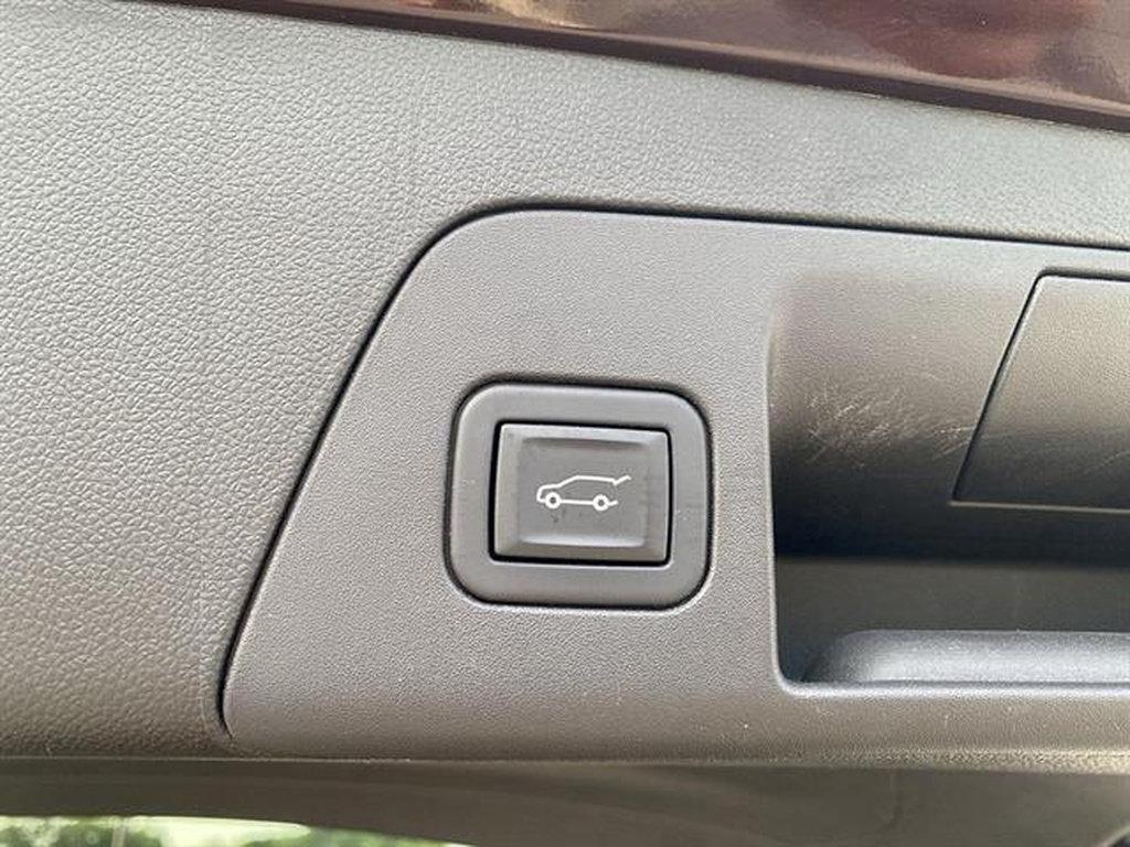 Used 2023 Buick Envision Avenir AWD/4WD image 38